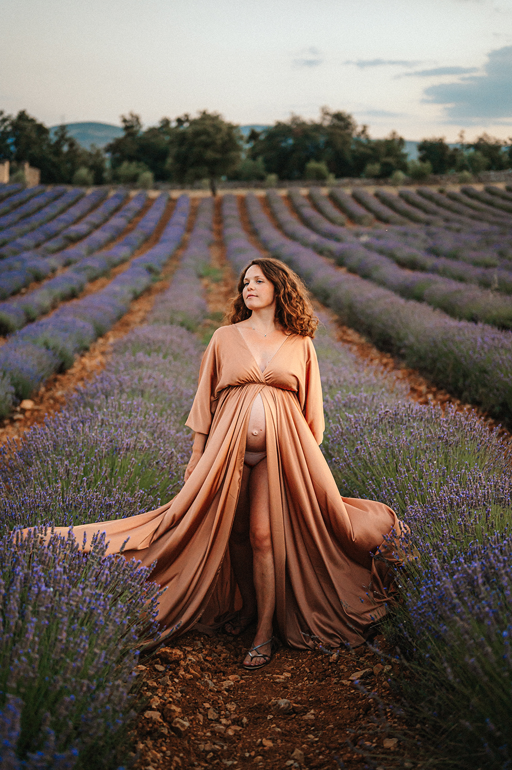 robe shooting grossesse dans les lavandes  Provence